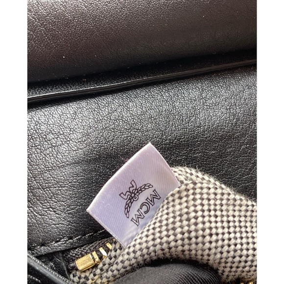 Authentic MCM
Snakeskin Crossbody Bag - Picture 4 of 7